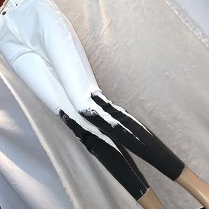 NWOT🎨Unique Project Runway White Black Paint Art Frayed Jeans Size 2 Inseam 26”
